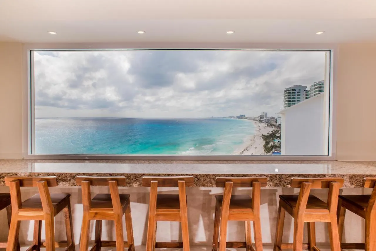2 Story Oceanfront Penthouses On Cancun Beach! Apart-hotel
