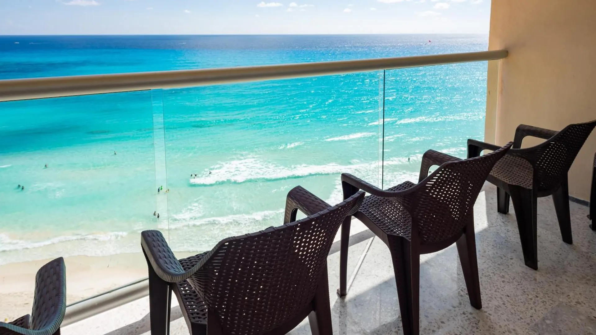 2 Story Oceanfront Penthouses On Cancun Beach! Aparthotel
